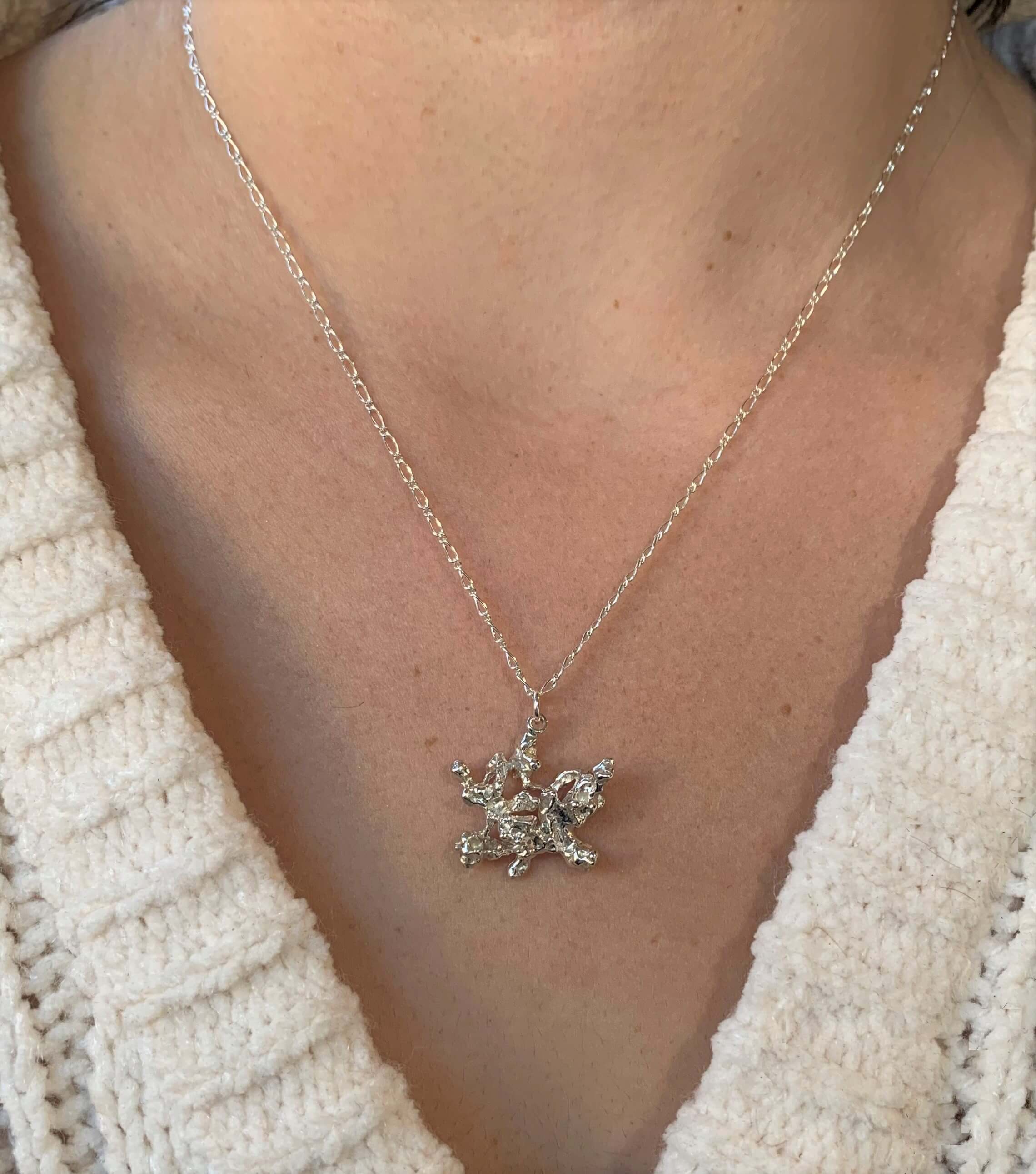 Buy The Jewels Jar Silver Belle Snowflake Necklace in Sterling Silver for  Women in UAE | Ounass